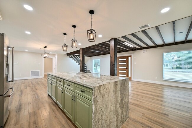 Photo - 10930 White Thorn St