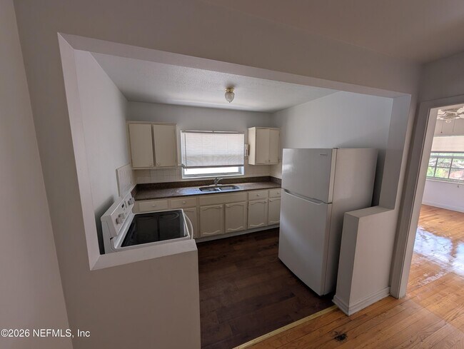 Photo - 2136 College St Unit 4