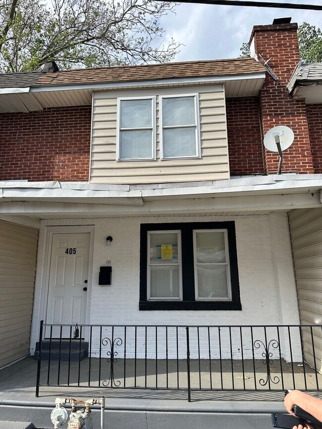 Fully renovated 3 Bed townhome - Fully renovated 3 Bed townhome