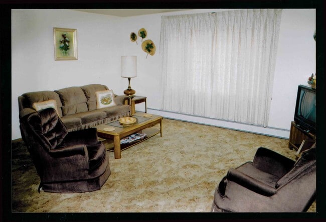 LIVING ROOM - 33820 Polar St