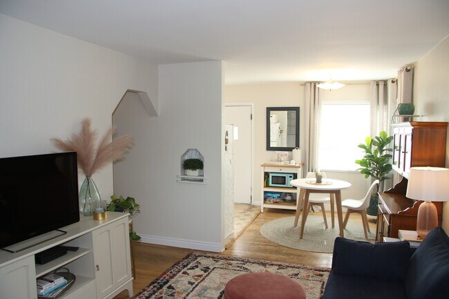 Photo - 2265 N Depew St