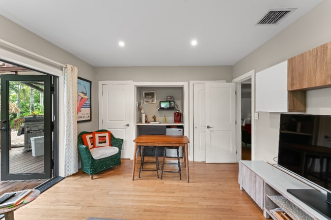 3371 SW 22nd St Unit 1