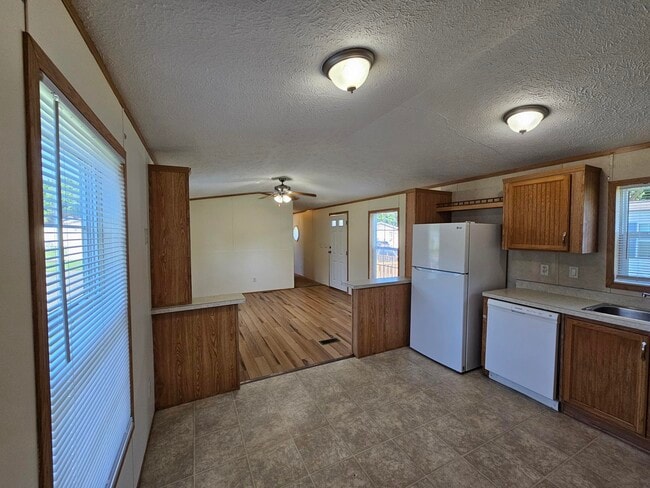 Photo - 27 Woodside Ln