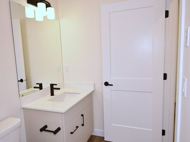 Photo - 2133-2135 5 Ave SW Unit 2133