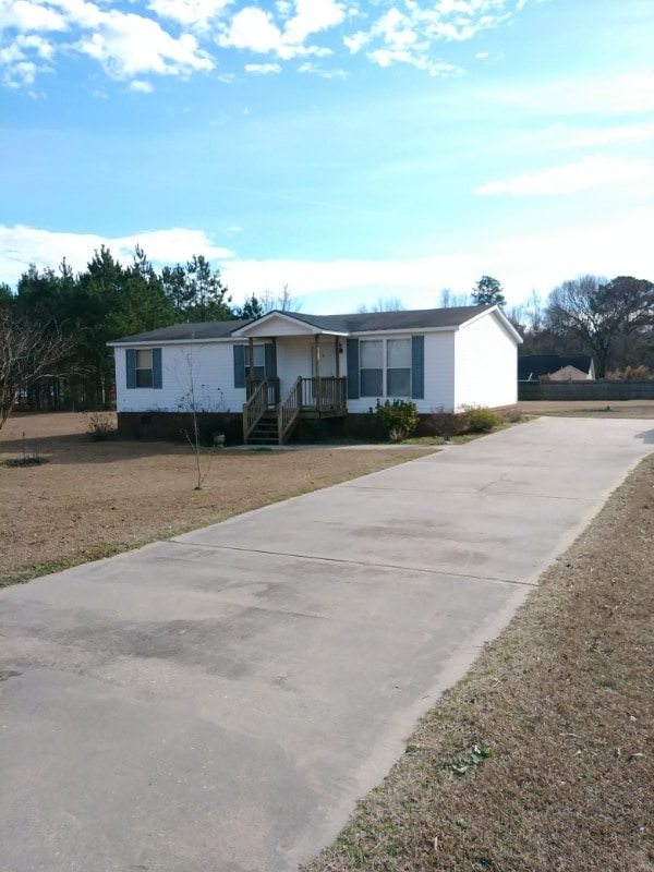 Photo - 387 Deanne Ln