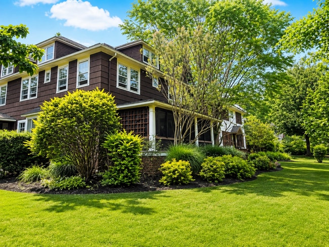 Photo - 2425 Demington Dr Unit 2425 Demington Drive