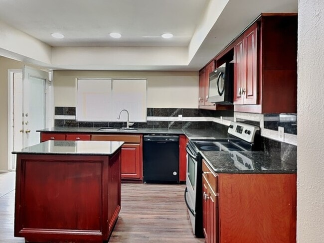 Photo - 1517 Camelia Dr