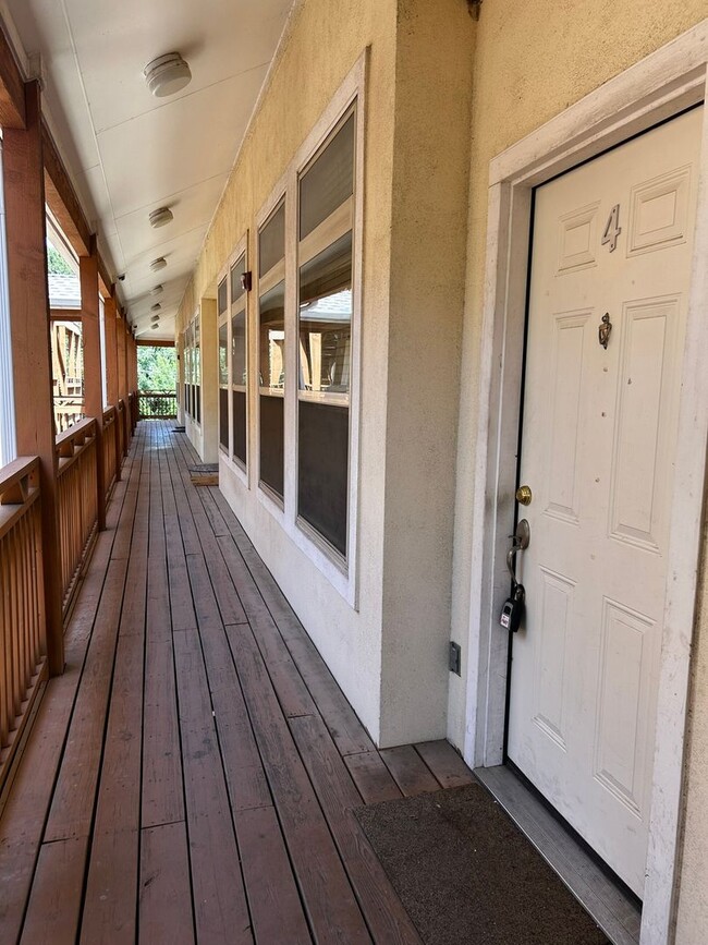 305 East 31