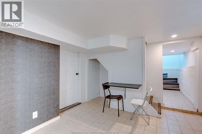 Photo - 1627 Marentette Ave