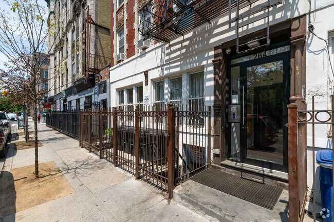 Entrada - 264 E Second St