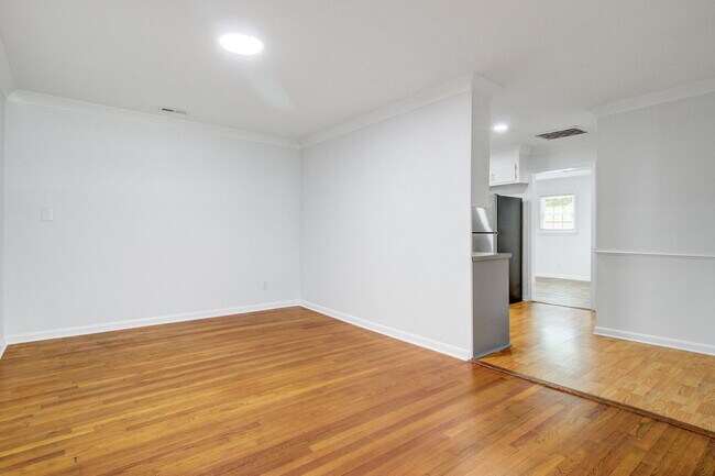 Photo - 816 E Estates Blvd