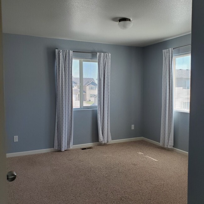 Photo - 3 BED 2.5 BATH SADDLE RIDGE TOWNHOME