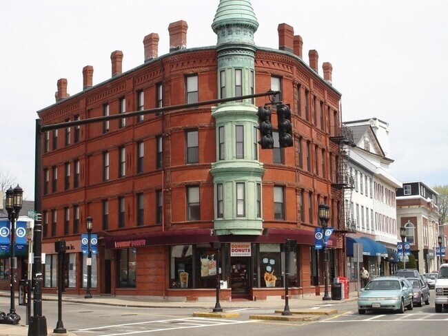 Building Photo - 3 Forest St Unit 301