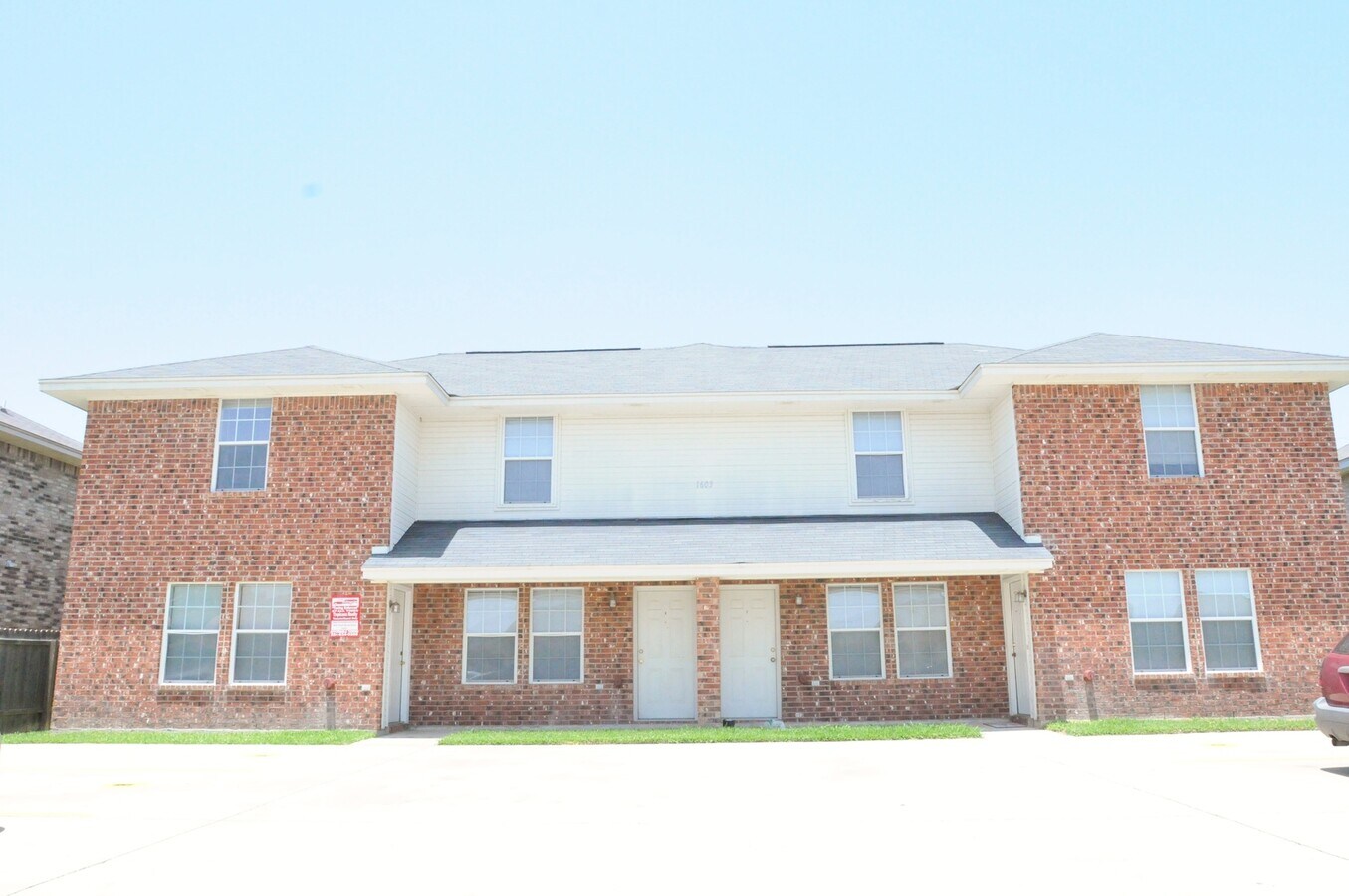 2 BEDROOMS TOWNHOUSE STYLE WITH NEW STAINL... - 2 BEDROOMS TOWNHOUSE STYLE WITH NEW STAINL...