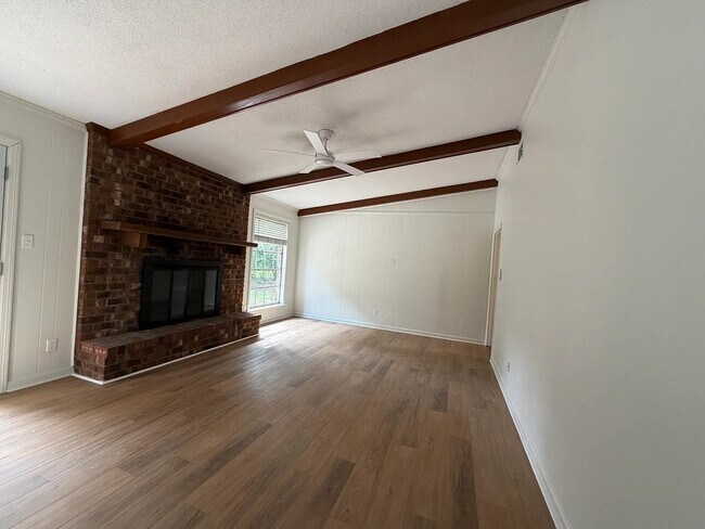 Photo - 112 Talbot Rd