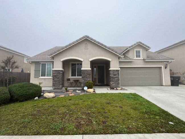 Building Photo - 4 Bedroom home! Coming soon NW Visalia!