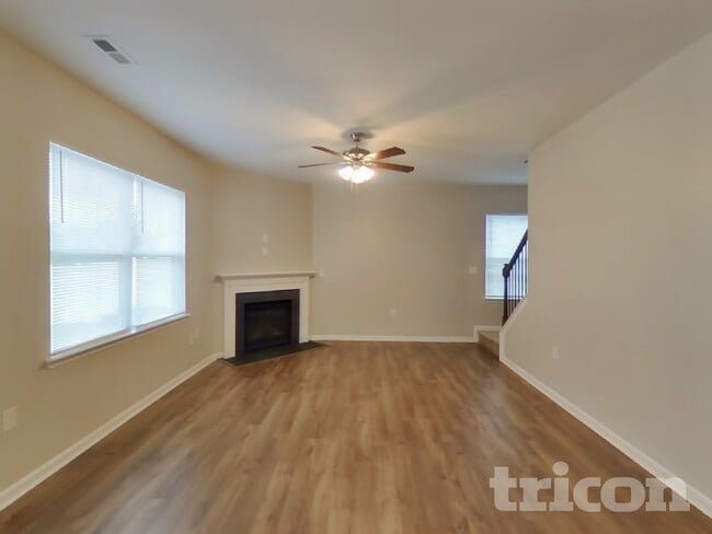 Photo - 126 Calderdale Ln