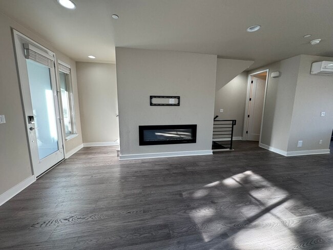 Photo - 4Bd/3.25Ba Kirkland Townhouse