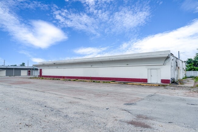 Building Photo - 2900 Luell St