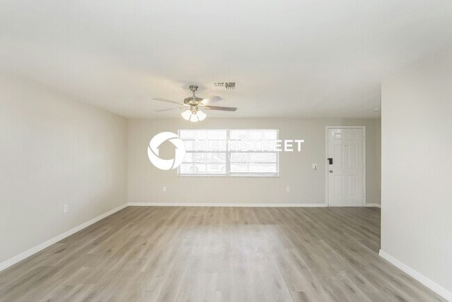 Photo - 3 Bedroom Pet-Friendly Home in NEW PORT RICHEY, FL with Main Street Renewal