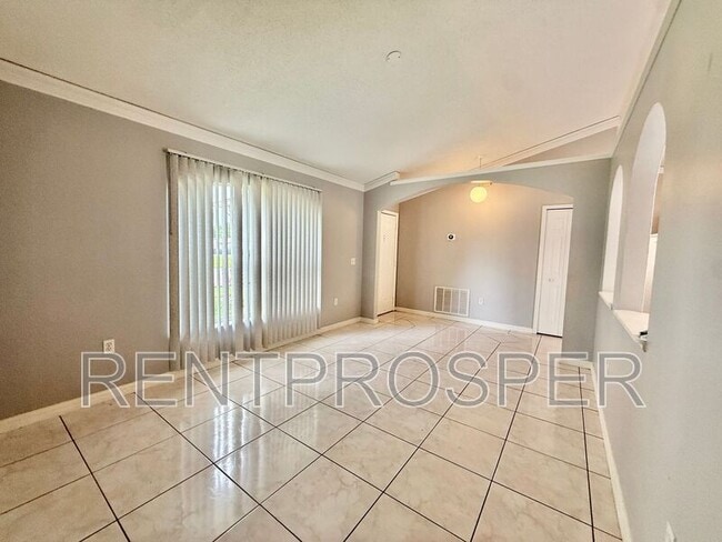 Photo - 220 Canterbury Ct