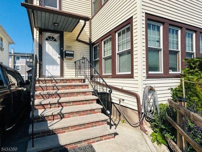 Building Photo - 234 Brook Ave