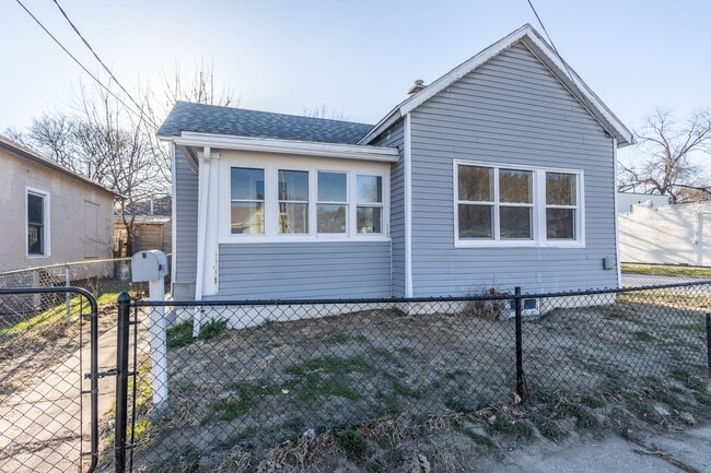Photo - Adorable 1 Bed 1 Bath House with Detached Garage