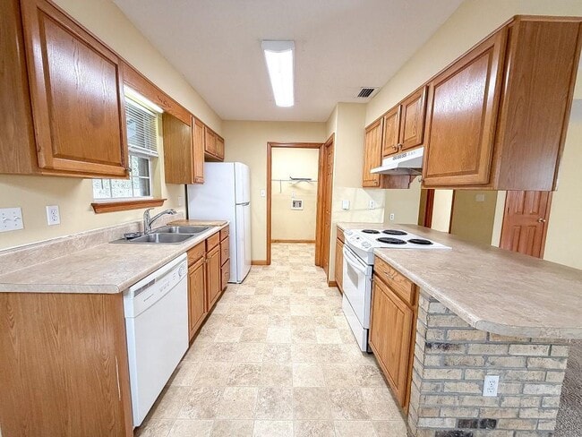 Photo - 2544 Oakmont Ct