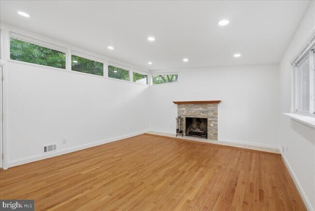Photo - 709 N Pryor St