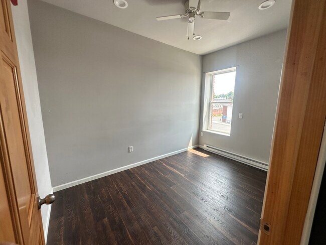 Photo - 113 E Main St