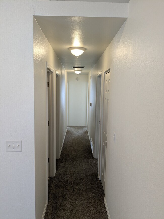 Hall - 1651 N 15th St Unidad A