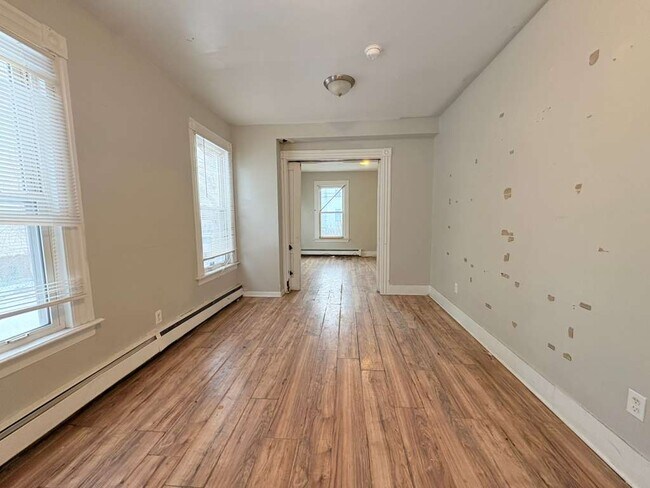 Photo - 253 W Ivy St