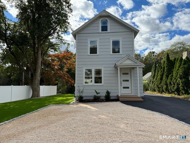 Building Photo - 429 Round Hill Rd