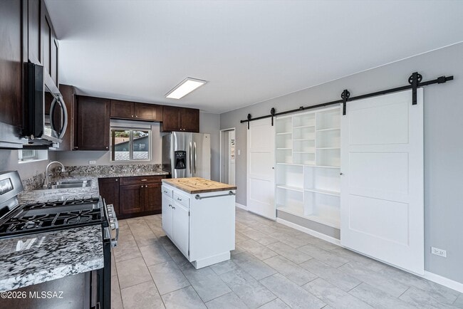 Photo - 730 N Robles Rd