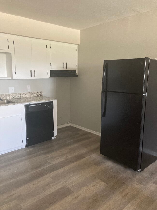 Photo - JR APARTMENTS Unit 96