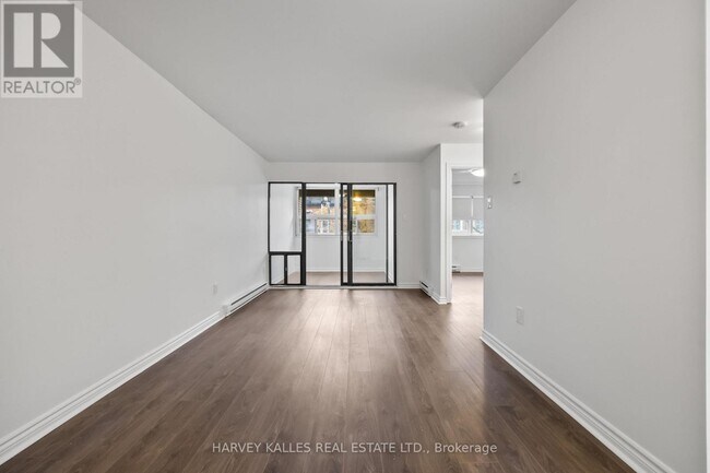 Photo - 353 Queen St W Unit 10