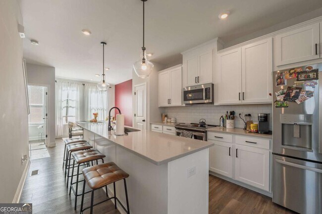 Photo - 313 Skylar Way SE