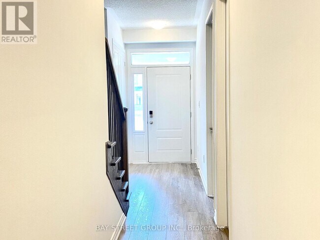 Photo - 1362 William Halton Pkwy W