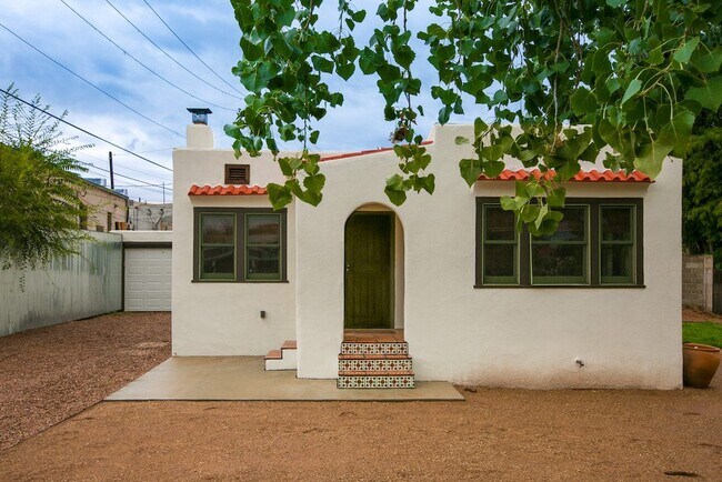 Photo - 207 Richmond Dr NE