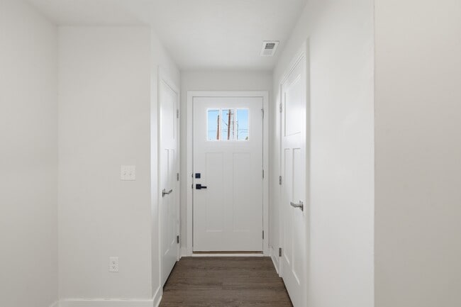 Photo - 9 Wentworth Ln