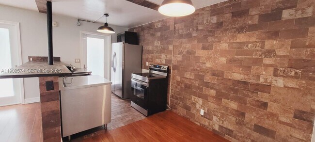 Photo - 1715 Wiley St Unit 8