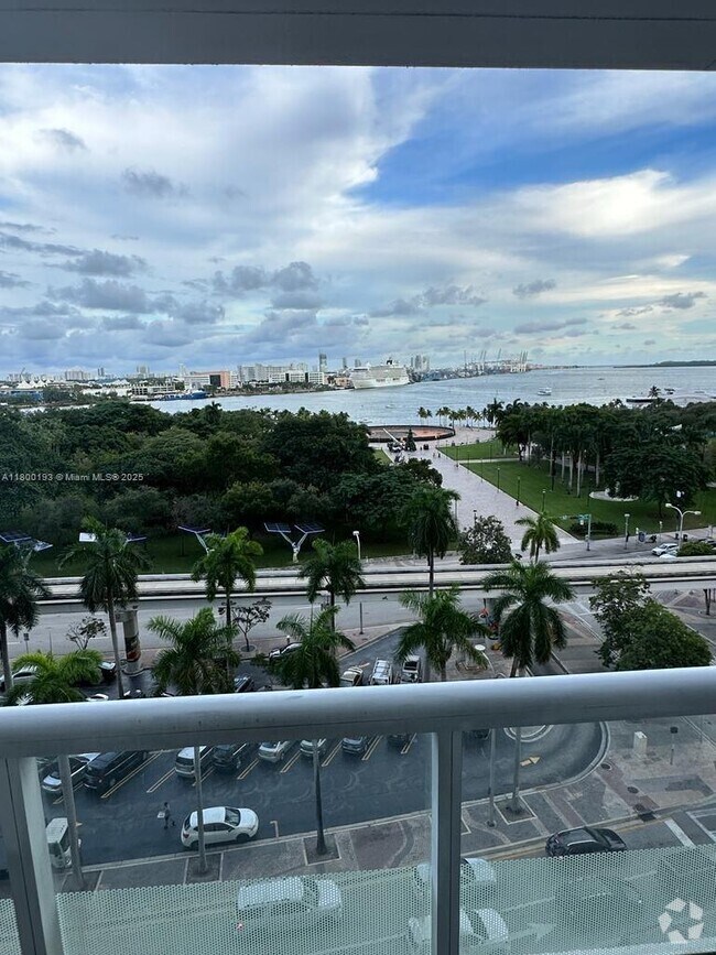 Building Photo - 50 Biscayne Blvd Unit 906 Rental