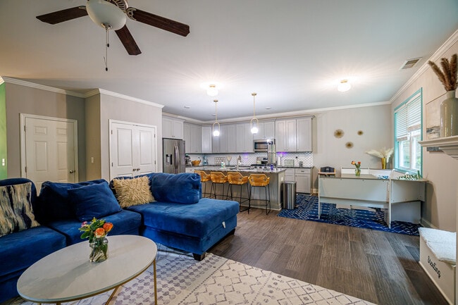 439 Vinings Vintage Cir