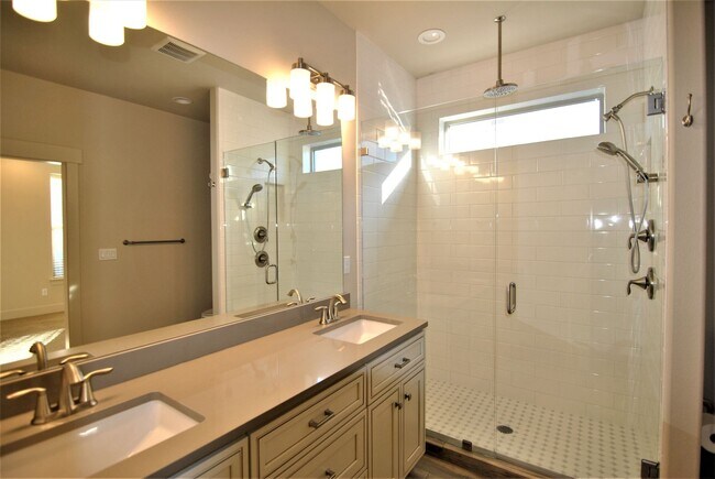 Photo - 1704/1706 Danny Boy Lane Duplex Unidad #1704