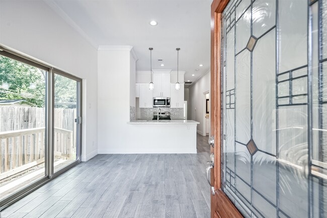 Photo - 5114 Higgins St