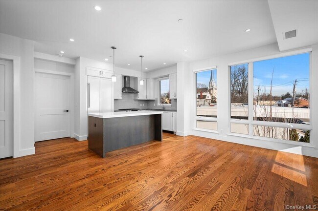 Photo - 422 E Boston Post Rd Unit 302