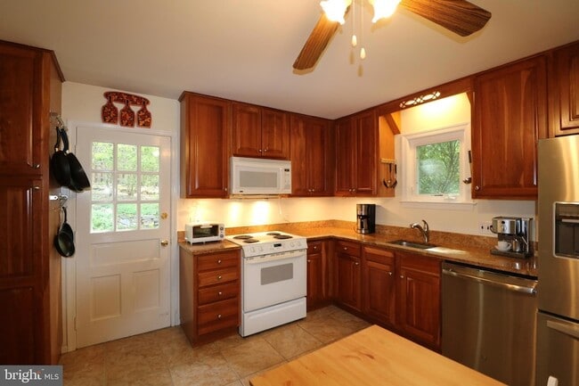 Photo - 6703 Rannoch Rd