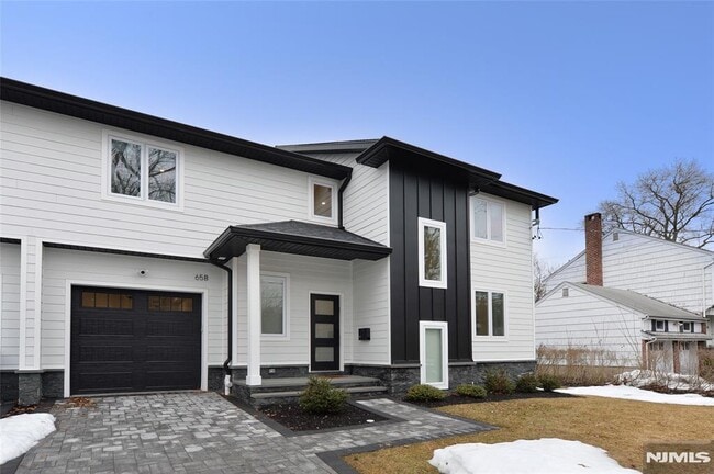 Building Photo - 65 Franklin St Unit B