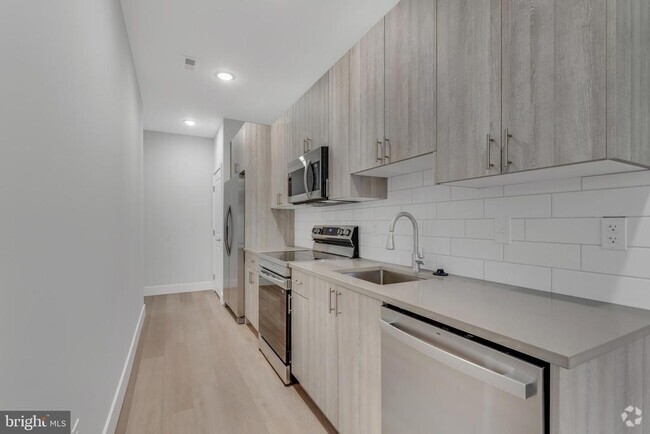 Building Photo - 1243 W Westmoreland St Unit 3 Rental