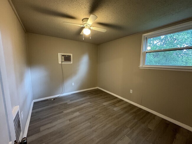 Photo - 1202 Church St NW